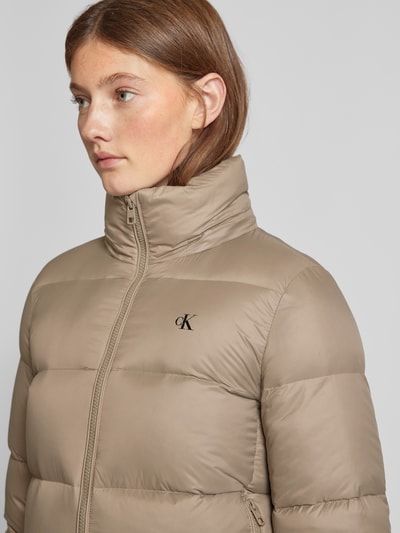 Calvin Klein Jeans Steppjacke mit Logo-Print Taupe 3