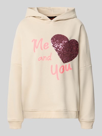 Produktfoto, Hoodie aus reiner Baumwolle von miss goodlife in Creme mit Pailletten-Herz, rosa Statement-Print, gerippte Abschlüsse, Relaxed Fit