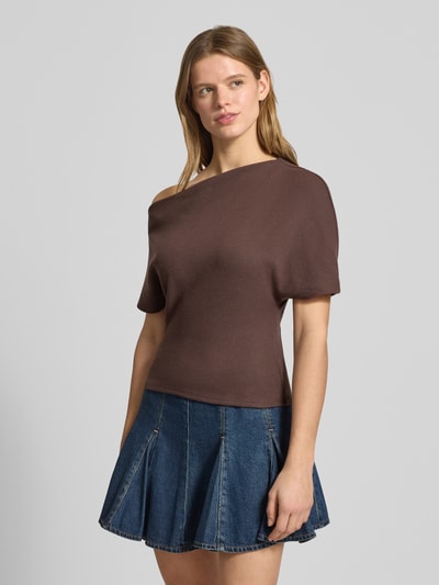 Gina Tricot Regular Fit T-Shirt im asymmetrischen Design Schoko 4