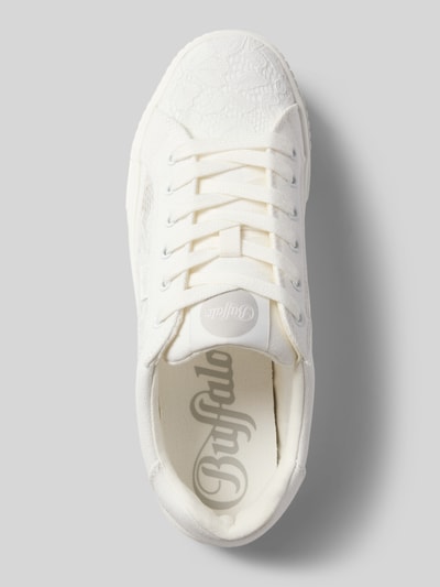 Produktfoto, Sneaker mit Plateausohle und Spitze Modell 'PAIRED BLOOM' von Buffalo, weiße Farbe, Abgerundete-Spitze, Schnürung, Damen, Absatzhöhe 6 cm, Schafthöhe 7 cm, Schaftweite 7 cm, sichtbare Spitzen-Details und Plateausohle, glatte Textur