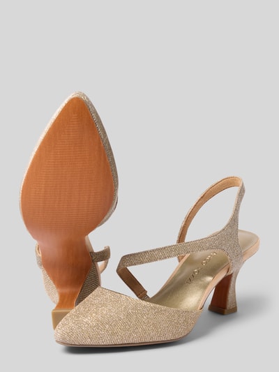 Produktfoto, Pumps mit Riemchen von Marco Tozzi in Goldton mit spitzer Form, strukturierter Sohle, 8 cm Absatzhöhe, seitliche Ansicht