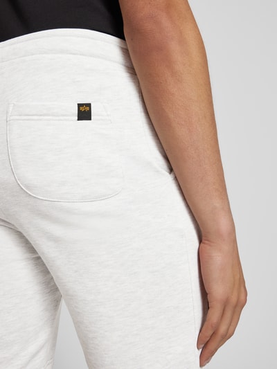 Alpha Industries Sweatshorts mit elastischem Bund und Tunnelzug Hellgrau Melange 3
