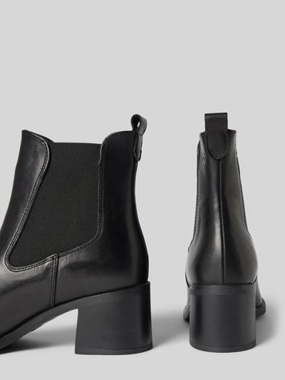 Produktfoto, schwarze Chelseas aus echtem Rindsleder von Tamaris, glatte Oberfläche, blockiger Absatz, Damen Chelseas von Tamaris.
