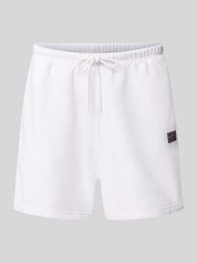 Produktfoto, Shorts mit Logo Modell 'PLIZZY' von American Vintage aus Reine Baumwolle im Relaxed-Fit, Weiß, Logo, Tunnelzug, Kontext: Herren Shorts, Bundweite bei Größe M 38 cm, Innenbeinlänge 10 cm, strukturierte Baumwoll-Textur
