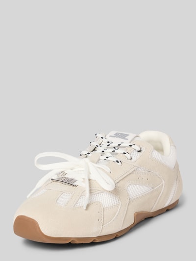Productfoto, Sneaker met label-details model 'Asiel' van Steve Madden, beige en wit, leer, afgeronde vorm, gestructureerde zool, dames sneaker.