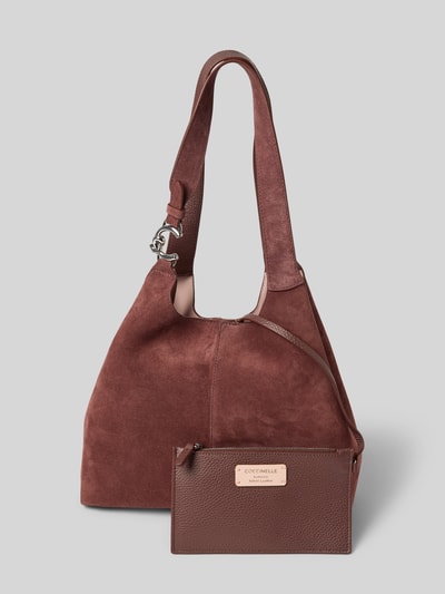 Produktfoto, Handtasche aus echtem Leder von Coccinelle in Braun mit herausnehmbarem Innenfach und Logo-Schulterriemen, glatte und strukturierte Textur