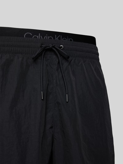 Calvin Klein Underwear Spodenki kąpielowe o kroju regular fit z efektem dwóch warstw Czarny 2