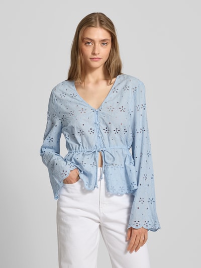 Pieces Regular Fit Langarmbluse mit Lochstickerei Modell 'ARMORINE' Hellblau 4