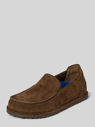 Produktfoto, Loafer aus echtem Veloursleder Modell 'Utti' von Birkenstock in Braun mit abgerundeter Passform und profilierter Sohle, Absatzhöhe 5 cm, Schafthöhe 6 cm, Schaftweite 6 cm.