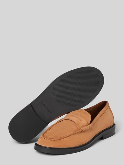 Productfoto, Sneaker uit leer met sierband model 'Adison' van Steve Madden, beige kleur, afgeronde vorm, licht gestructureerde zool, labeldetail, hakhoogte 2 cm, schachthoogte 6 cm, schachtwijdte 12 cm.