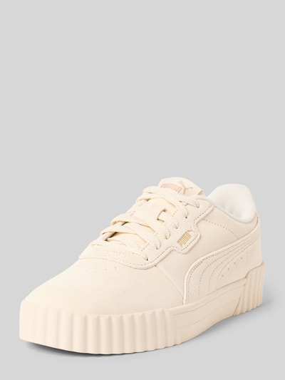 Produktfoto, Sneaker mit Schnürverschluss Modell 'Carina' von PUMA in Beige mit abgerundeter Spitze, strukturierter 3 cm hoher Sohle, Label-Detail