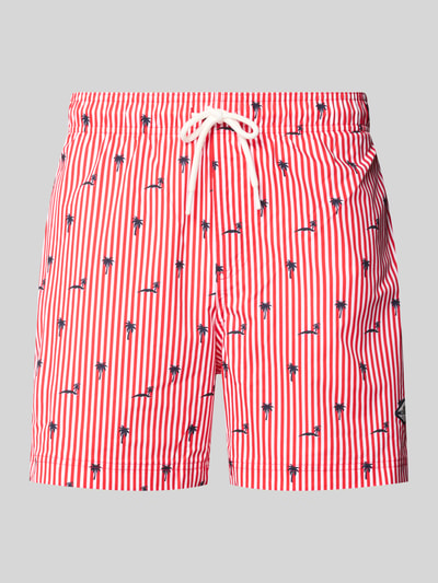 Produktfoto, Badehose im Allover-Look Modell 'MAUI BREEZE' von Jack & Jones, rot-weiß gestreift, Palmenmuster, elastischer Bund mit Kordelzug