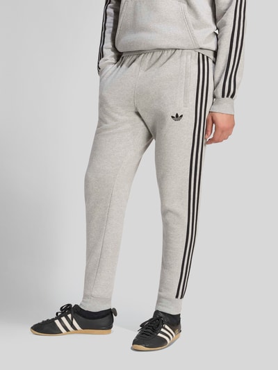 adidas Originals Slim Fit Sweathose aus Baumwoll-Mix Mittelgrau Melange 4