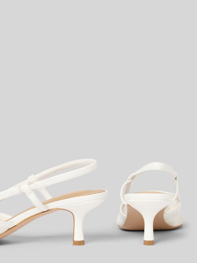 Produktfoto, Pumps mit Logo-Applikation Modell 'Yanno' von Guess in Weiß mit semitransparenter-Optik, Spitze Passform, offene Ferse, glatte Sohle, Absatzhöhe 6 cm.