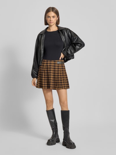 Only Uitlopende minirok met plooien aan één kant, model 'CAT' Camel - 1