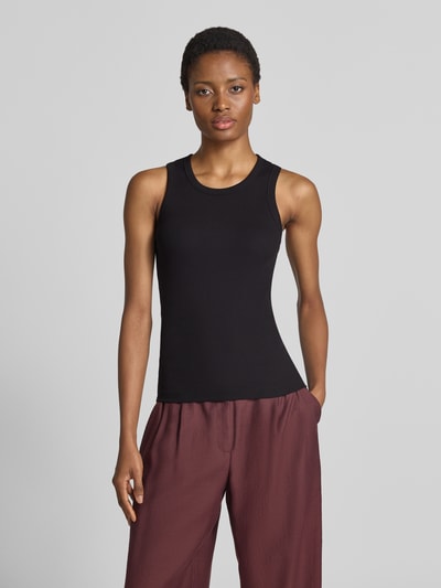 Vrouwenmodel draagt zwart slim fit tanktop uit katoenmix model 'Ilesso' van OPUS, Dames, full body frontaal zicht