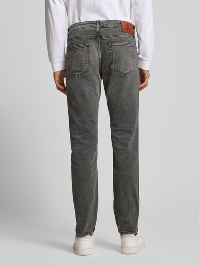 Calvin Klein Jeans Jeansy o kroju slim fit z efektem znoszenia i detalem z logo Średnioszary 5