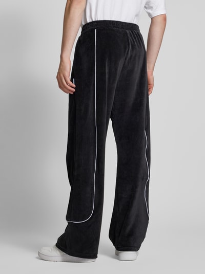 REVIEW Spodnie typu track pants o kroju regular fit z wyhaftowanym logo Czarny 5