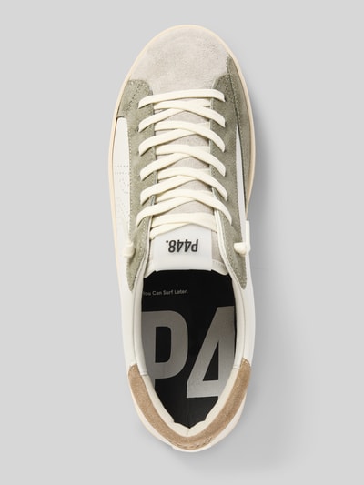 Produktfoto, Herren Sneaker aus Echtleder Modell 'John' von P448 mit abgerundeter Passform, Logo-Detail und Schnürverschluss, strukturierte Oberfläche, Absatzhöhe 2 cm, Schafthöhe 8 cm, Schaftweite 10 cm, sanfte Kontraste aus Beige, Grün und Weiß
