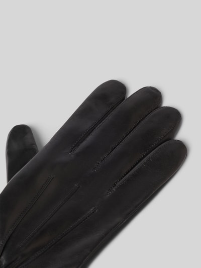 Produktfoto, Handschuhe aus echtem Leder Modell 'Antwerpen' von Roeckl, schwarze Farbe, glatte und leicht glänzende Oberfläche, feine Nähte, Damen Handschuhe mit Touch-Funktion und Logo-Detail, dezente Raffungen