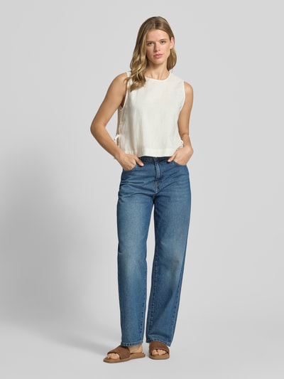 Frauenmodel trägt Regular Fit Top aus Leinen-Baumwolle-Mix von Marc O'Polo Denim in Optik: Unifarben, Details: Bindeschleifen, Rundhals, Ärmelform: ohne Ärmel, Material: Leinen-Baumwolle-Mix, Ganzkörperansicht von vorne.