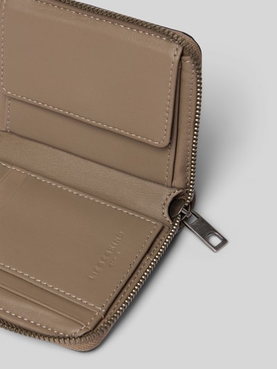 Produktfoto, Portemonnaie aus echtem Leder Modell 'PARIS II' von LIEBESKIND BERLIN in beige mit Reißverschluss, Druckknopf, Fächern, Label-Prägung