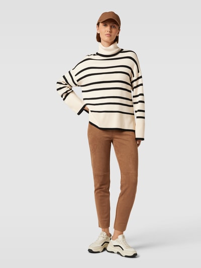 Vero Moda Sweter z dzianiny o kroju oversized ze wzorem w paski model ‘SABA’ Złamany biały 1