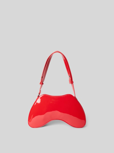 Produktfoto, Shoulder Bag mit Logo-Detail von Diesel in knalligem Rot, glatte Optik, schmale Schulterriemen, Reißverschluss und Logo-Detail, Damen-Accessoire