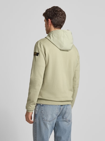 Männermodel trägt Jacke mit Reißverschlusstaschen von PME Legend aus Baumwoll-Mix, Regular-Fit, Kapuze mit Tunnelzug, Rückenansicht.