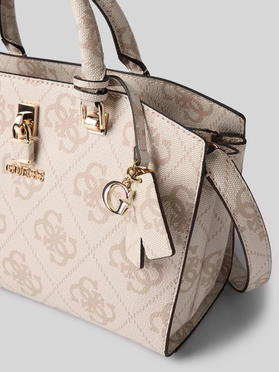 Guess Handtasche mit Label-Anhänger Modell 'QUEENSLAND' Weiss 3