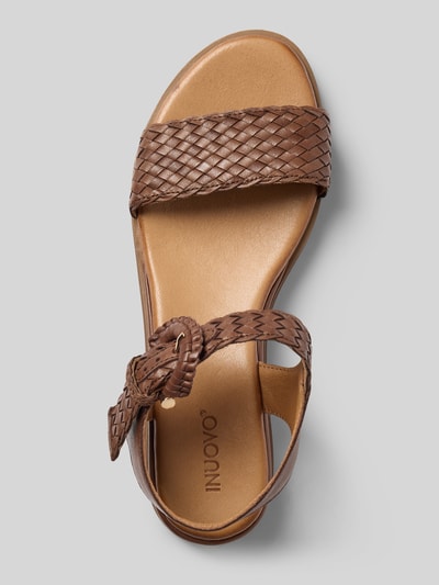 Produktfoto, Sandalen aus echtem Leder in Flecht-Optik von INUOVO in Braun mit abgerundeter Passform, glatte Sohle, offene Ferse, Absatzhöhe 5 cm, Größe 40