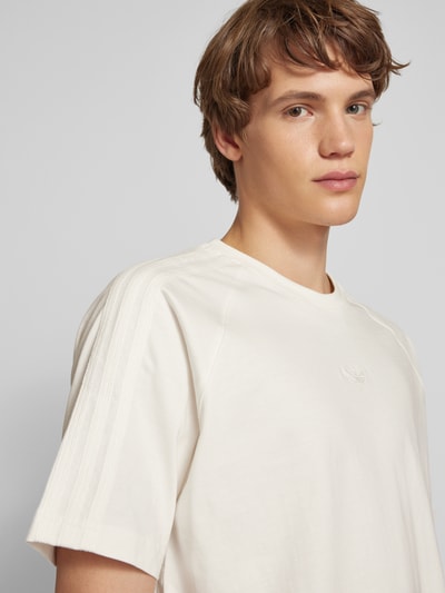 adidas Originals T-shirt z prążkowanym okrągłym dekoltem Złamany biały 3