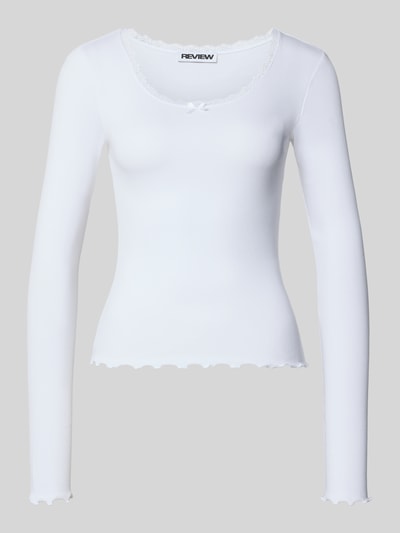 Produktfoto, Longsleeve mit Rundhalsausschnitt von Review aus Baumwoll-Elasthan-Mix, Slim Fit, Muschelsaum, Schleifen-Detail, weiß
