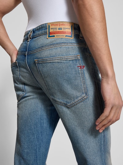 Diesel Flared Jeans mit 5-Pocket-Design Jeansblau 3
