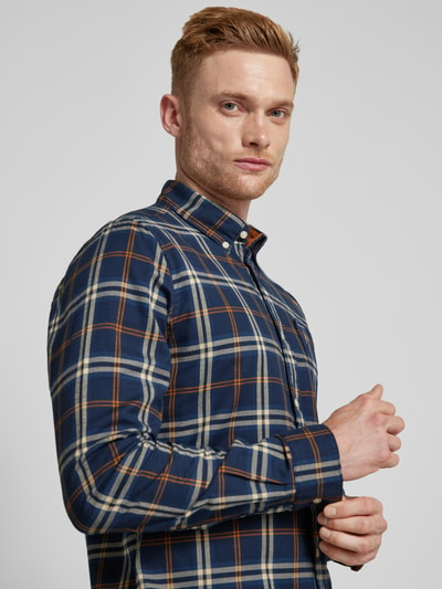 Barbour Koszula casualowa o kroju tailored fit z kołnierzykiem typu button down Granatowy 3