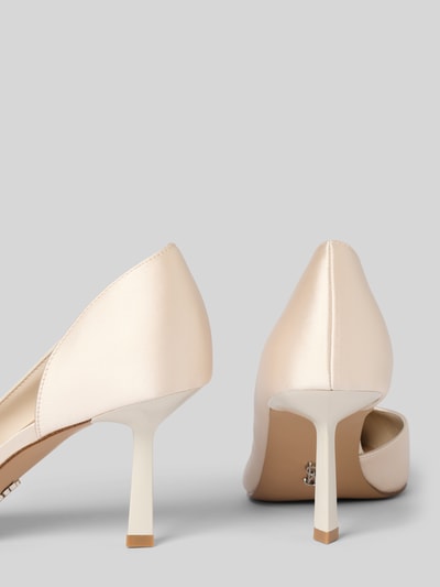 Produktfoto, Pumps mit Pfennigabsatz Modell 'Vena' von Steve Madden in glänzendem Beige, spitz zulaufend, offene Seite, glatte Sohle.