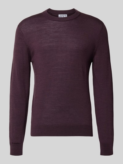 Produktfoto, Regular Fit Pullover aus reiner Wolle von Jake*s Studio Men in dunklem Rot, glatte Textur, schlichte Form, frontal vor grauem Hintergrund.