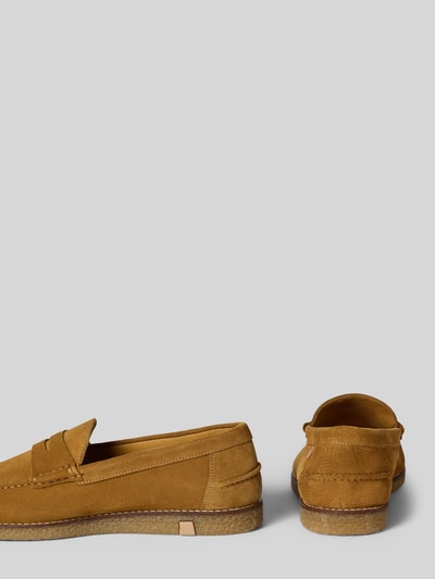 Produktfoto, Loafers aus Leder Modell 'De Krepper' von Floris Van Bommel, Herren, Echtleder, Abgerundete-Spitze, Schlupfform, Absatzhöhe 2 cm, Schafthöhe 7 cm, Schaftweite 6 cm, braune Farbe, sichtbare Nähte, strukturierte Oberfläche.
