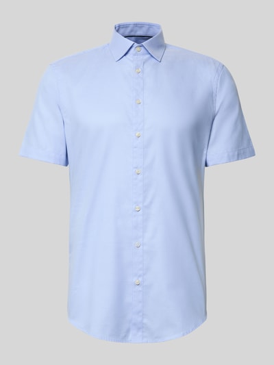Produktfoto, Slim Fit Business-Hemd aus Baumwolle mit Kentkragen von Jake*s in Hellblau, glatte Textur, Knopfleiste, neutrale Rückwand