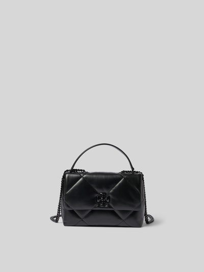 Produktfoto, Shoulder Bag in Stepp-Optik von Tory Burch, Schwarz mit Ketten-Optik, Logo-Detail, Magnetverschluss, Maße: 23x16x8 cm