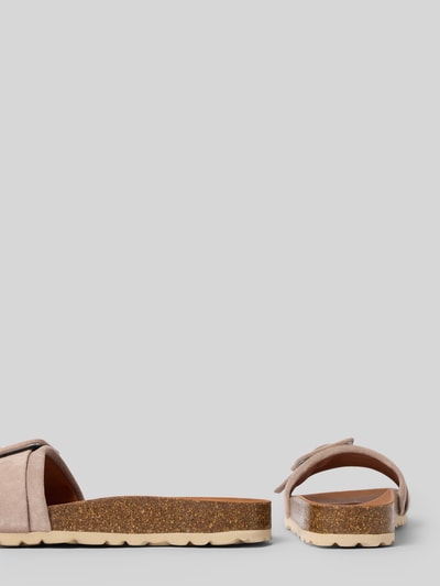 Produktfoto, Slippers aus echtem Leder Modell 'Reiko' von Verbenas in Beige mit Zierschnalle, abgerundete Passform, profilierte Sohle, Absatzhöhe 3 cm