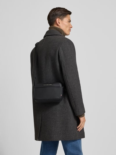 Tommy Hilfiger Kulturbeutel mit verstellbarem Schulterriemen Black 1