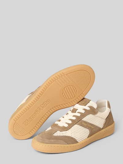 Produktfoto, Low Top Sneaker mit Strick-Einsatz Modell 'COURT W 4M' van Marc O'Polo, in meerkleurig leerlook met afgeronde punt, platte hakvorm, logoprint, labelprint, vetersluiting, gestructureerde zool, materiaalverwerking: knitwear, kunstleer, dames