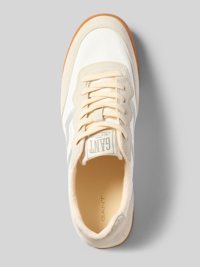 Produktfoto, Sneaker mit Label-Details Modell 'Beylana' von Gant in Creme und Weiß, abgerundete Form, Schnürung, strukturierte Sohle, Damen, Absatzhöhe 2 cm, Schafthöhe 8 cm, Schaftweite 6 cm