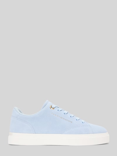 Produktfoto, Low Top Sneaker aus echtem Leder von Tommy Hilfiger für Damen in Optik: Unifarben mit abgerundeter Schuhspitze, Absatzform: flach, Verschluss: Schnürung, Material: Leder, blaue Farbe, glatte Oberfläche, klare Low-Top-Silhouette