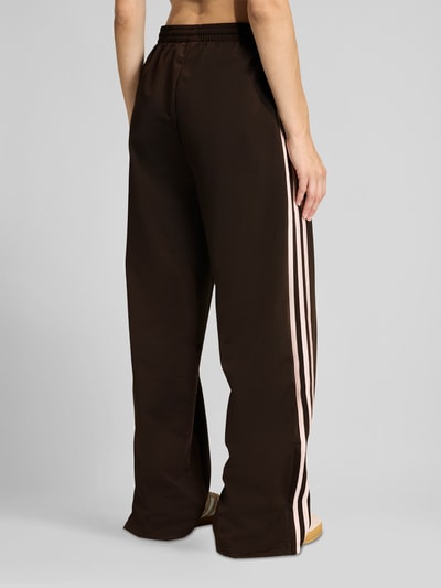 adidas Originals Regular Fit Trainingshose mit Logo-Details Schoko 5