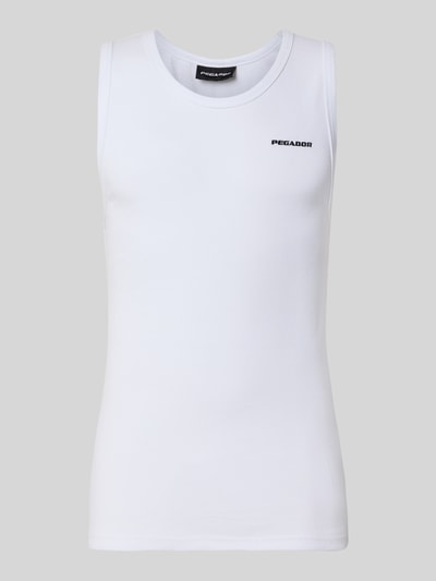 Produktfoto, Tanktop mit Logo-Stitching und Rundhalsausschnitt von Pegador, biały, drobny prążek, krój slim fit, bawełniana mieszanka z elastanem, długość tyłu w rozmiarze M: 69 cm