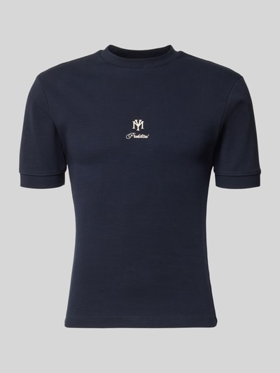 Produktfoto, Slim Fit T-Shirt mit Label-Stitching von PROHIBITED, męski t-shirt, mieszanka bawełny i elastanu, efekt prążkowania, okrągły dekolt, długość tyłu w rozmiarze M: 64 cm