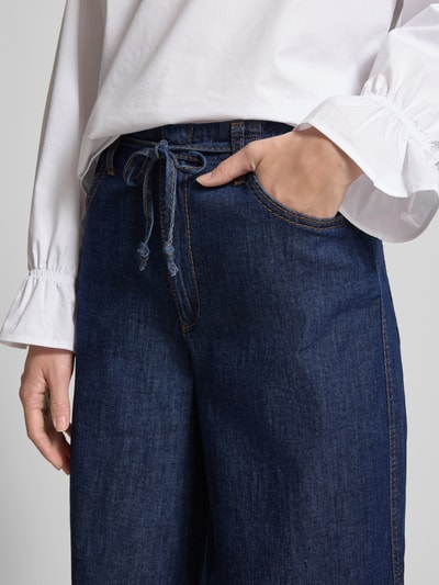 Oui Jeansy z szeroką nogawką i wiązanym paskiem model ‘THE PALAZZO’ Jeansowy niebieski 3