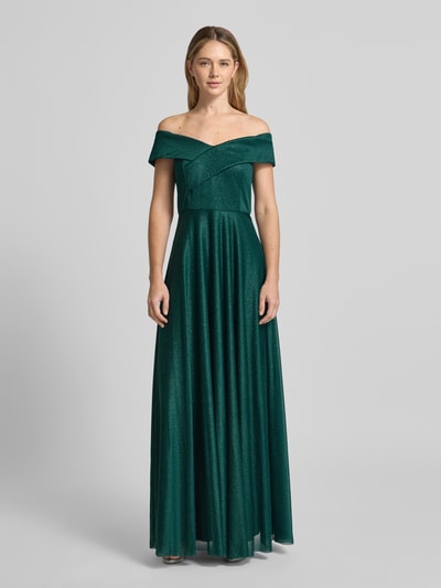 Frauenmodel trägt Regular Fit Abendkleid in Glitzer-Optik von Christian Berg Cocktail in dunklem Grün, Off-Shoulder, Ganzkörperansicht von vorne.